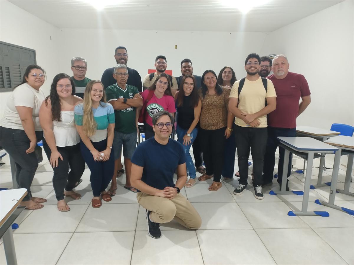 Professores de Nova Palmeira reunidos para foto em sala
